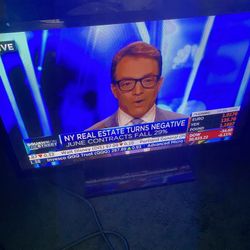 TV Samsung 43 inch nice picture you will need cable for remote