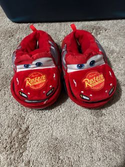 Kids lightening McQueen slippers size 11/12