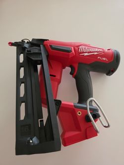 Milwaukee M18 FUEL 16-Gauge Angled Finish Nailer 2841-20 – Tool Only