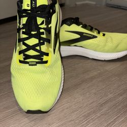 Brooks Launch 8 Mens Size 11 Yellow Black athletic Running Shoes