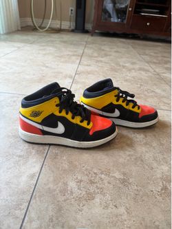 Nike Air Jordan 1 Mid Black Amarillo Orange