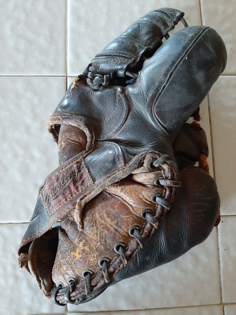 Baseball Glove - OLD - ANTIQUE?