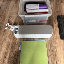 Cricut Maker 3 With Lots Of Vinyl And Accessories 