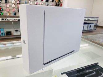 MacBook Air m2 8gb ram 256gb ssd