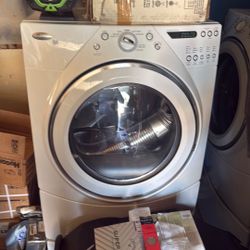 Like new Whirlpool Duet washer and dryer
