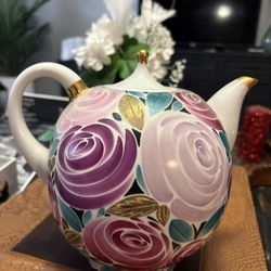 Lomonosov Porcelain Factory Teapot designed 1920-25, later production c. 1986, Leningrad