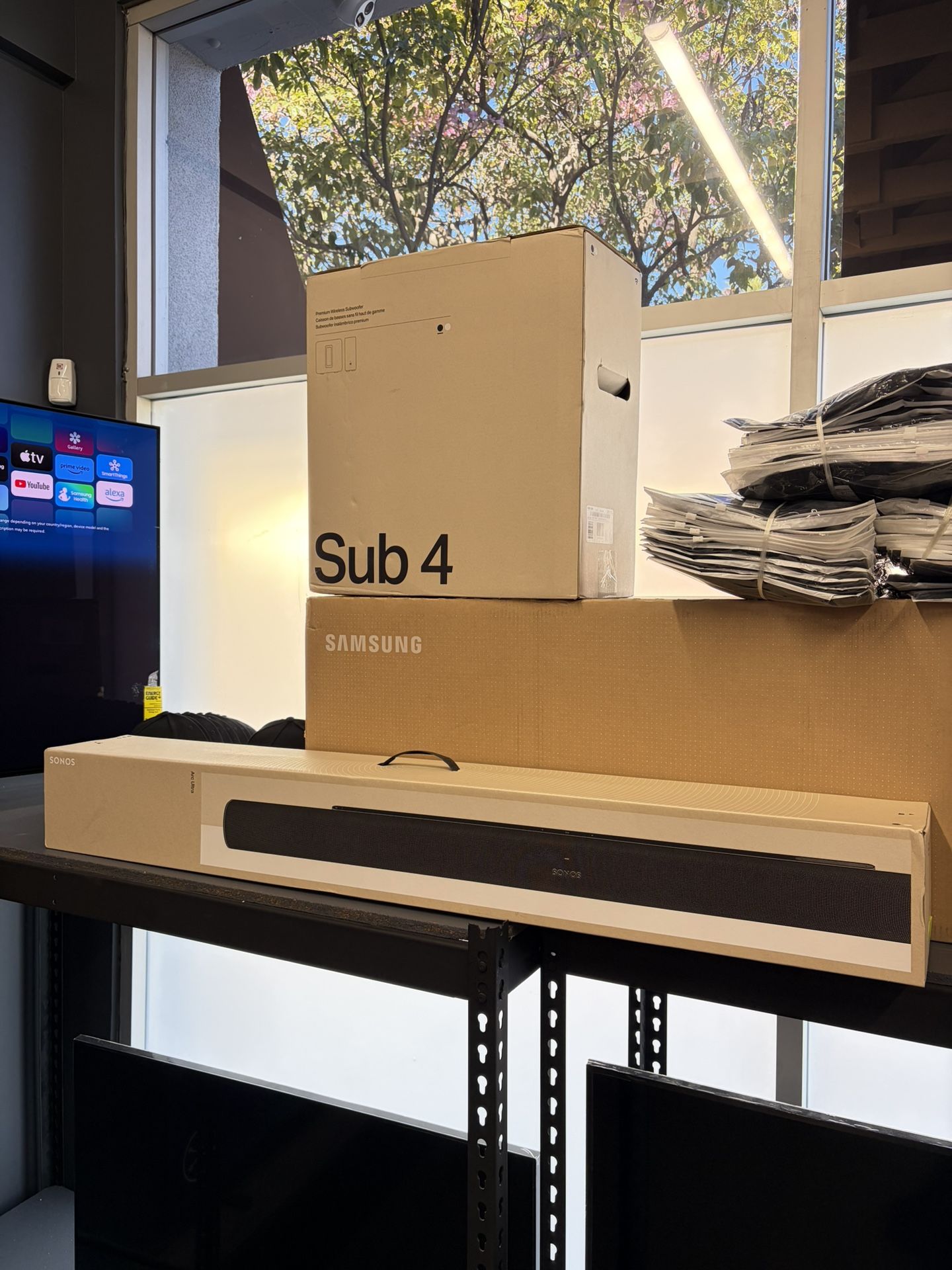 SONOS HOME THEATER PREMIUM SET ARC ULTRA SOUND BAR AND SUB 4 WIRELESS SUBWOOFER DOLBY ATMOST 