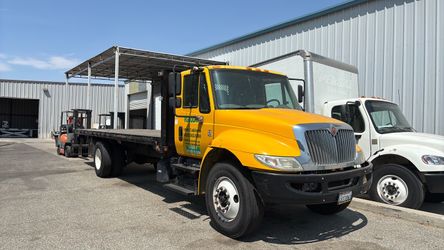 2018 International Flatbed Truck