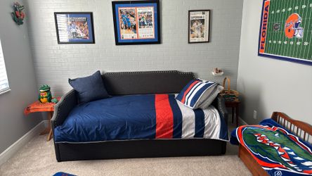 Twin Bed Set With Trundle/Sofa