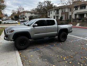 Like New Tacoma Step/Rock Rails