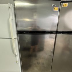 AMANA 28” TOP AND BOTTOM REFRIGERATOR 