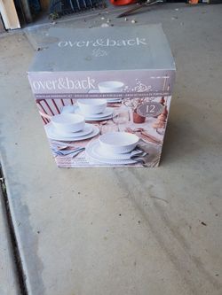 12 Peice Porcelain Dinnerware Set