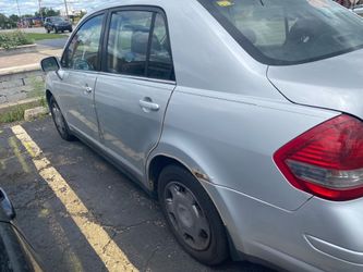 Nissan versa