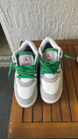 All are a size 10 etc for the j’s green beans is a 7y and the green white j’s are a 91/2