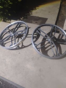 Front and back star rims in excellent shape