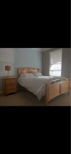 Solid WoodQueen Bedroom Set
