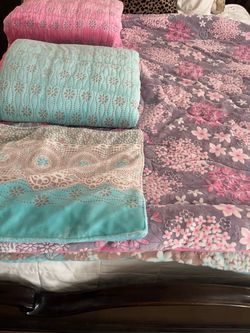 Twin size Floral Blankets Set pink or blue $40 pet set