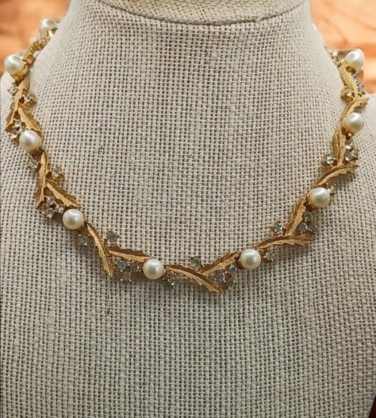 Vintage Trifari Goldtone Faux Pearl and Rhinestones Choker necklace,