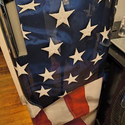 LG - 6.9 Cu. Ft. Top-Freezer Refrigerator with Semi Auto Defrost - American Flag
