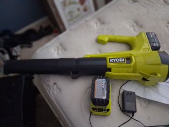 Ryobi blower with charger and 2 batteries