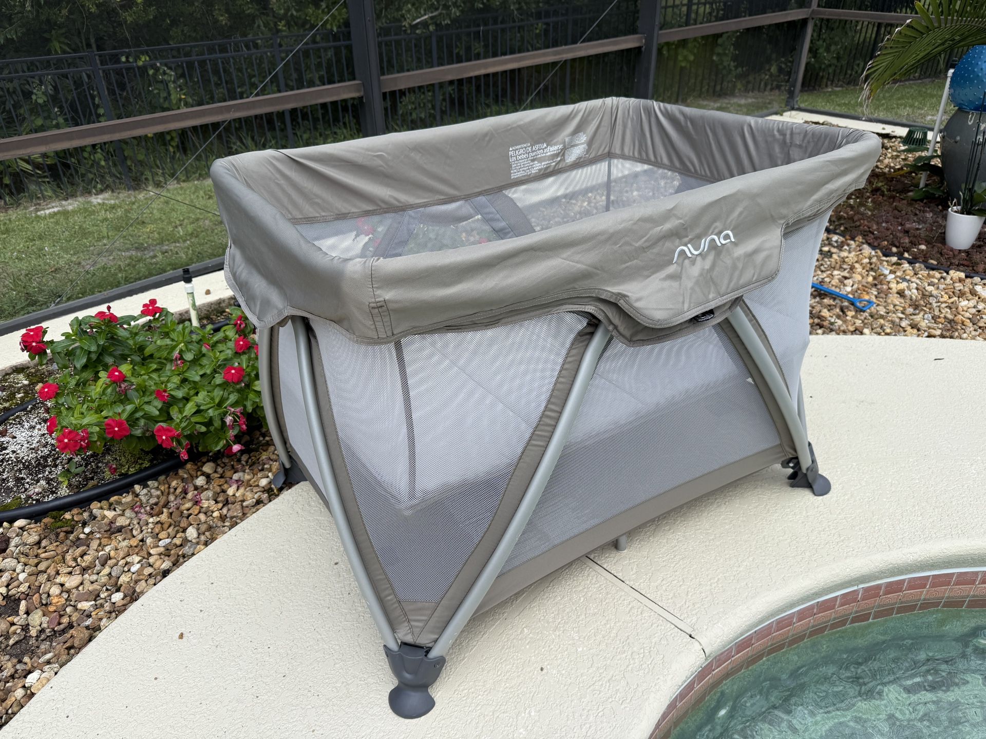 NUNA Sena Pack N Play Travel Crib W/ Bassinet 