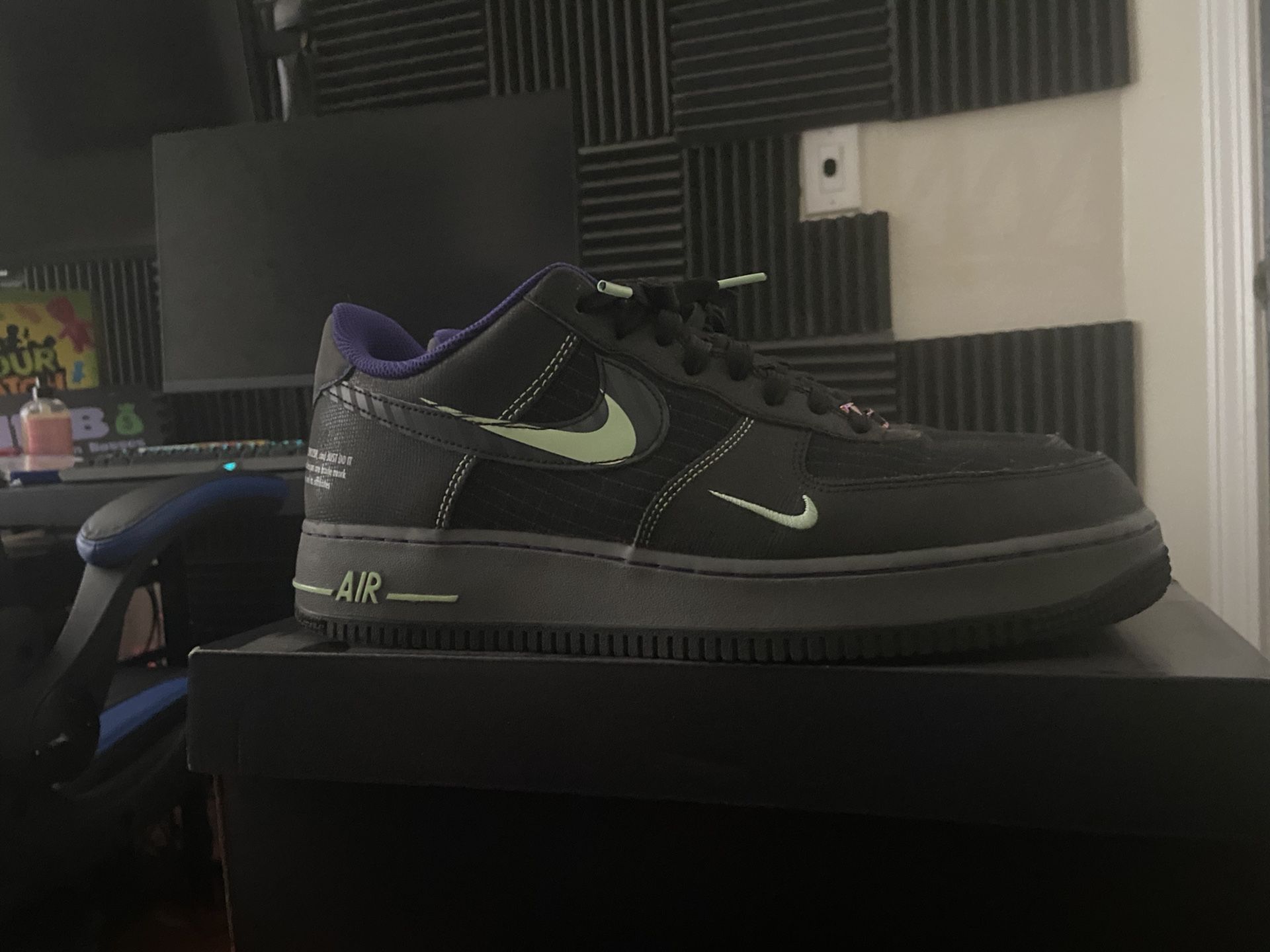 Air Force 1 Size 10.5 (3M crazy👀)