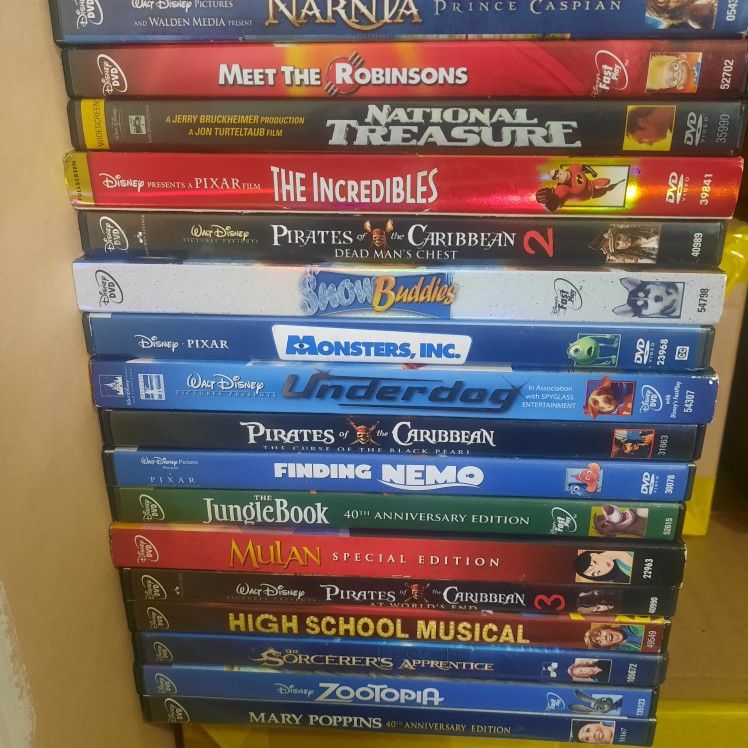30 Disney Kids DVD Movie Family Fun Lot Aladdin Zootopia Narnia