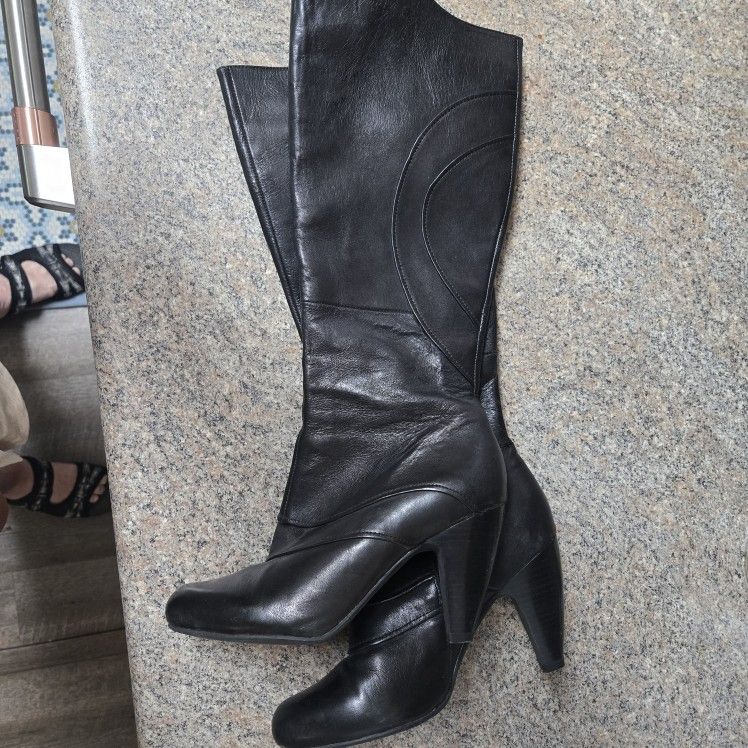 Leather Boots LIKE NEW SIZE. 8