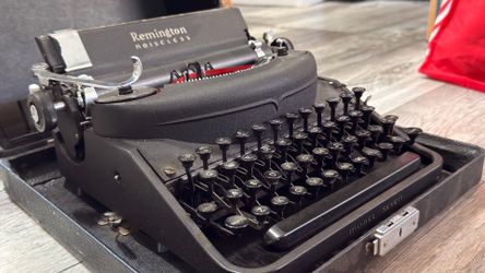 Vintage Typewriter Remington noiseless