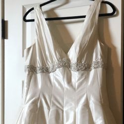 Beautiful  Wedding  Dress  Size 14  Ivory  with Sweet heart  Neckline 