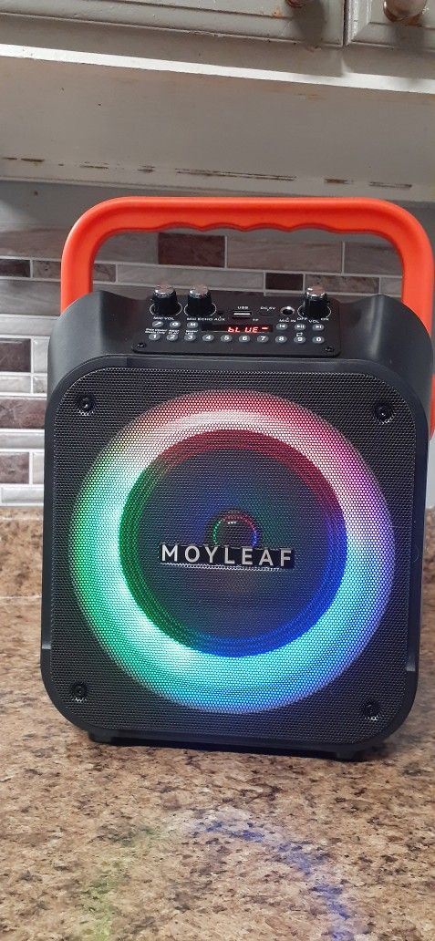 LIKE NEW CONDITION KARAOKE MACHINE WITH WIRELESS MICS 15 WATTS OF POWER CLICK ON PICTURE YOU WILL GET FULL PICTURE SIZE READ BELOW