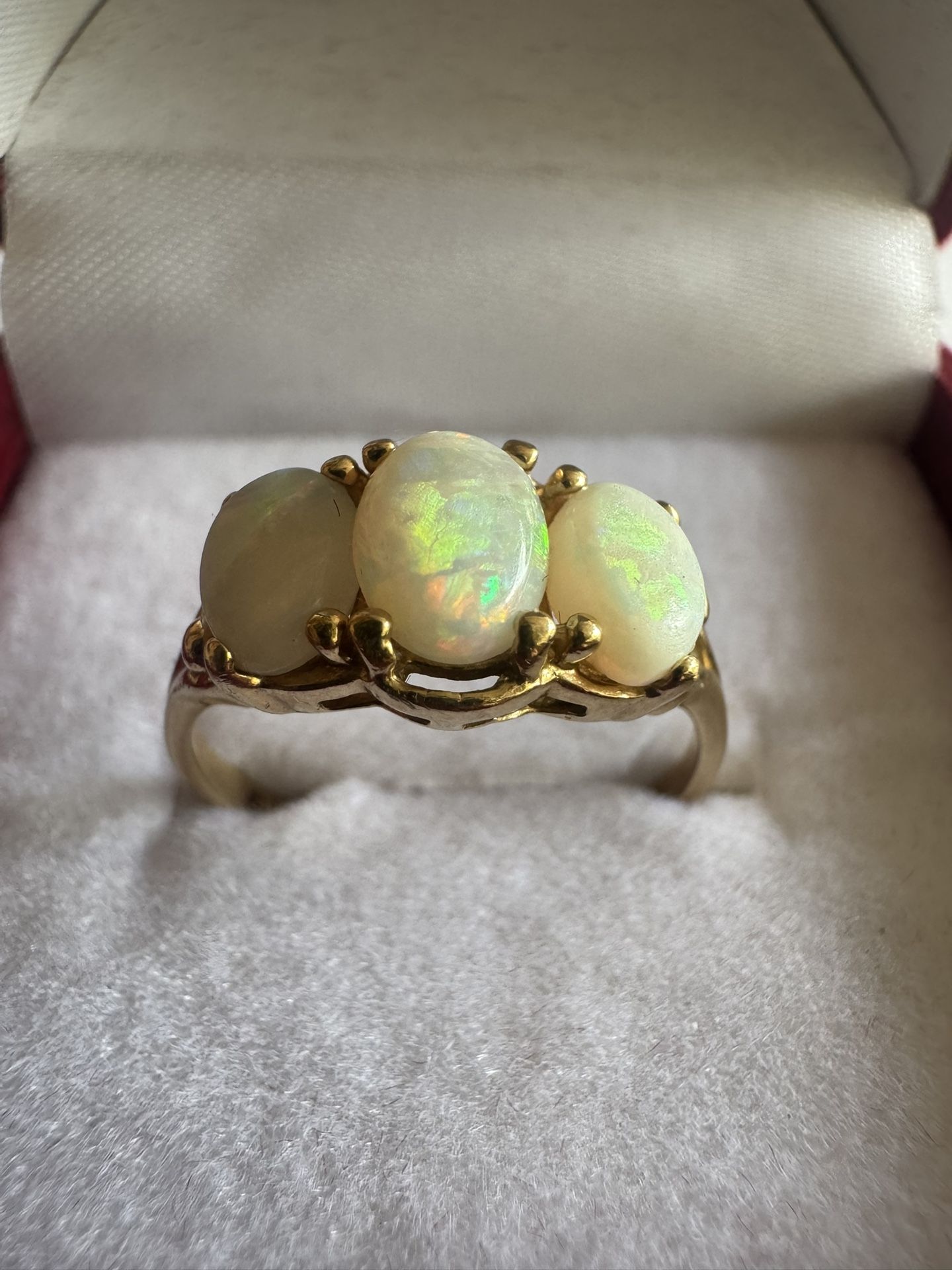 Vintage 10K Yellow Gold Opal Ring Size 6 – Classic Fine Jewelry 