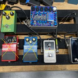 Guitar Pedal Board + Power + Pedals 
