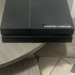 PS4  console With No controllers 1 Game