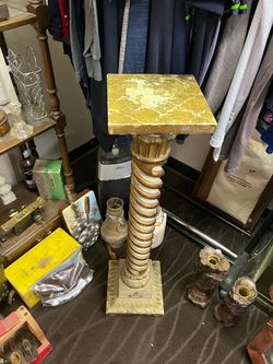 Gold Spiral Column Pedestal Stand
