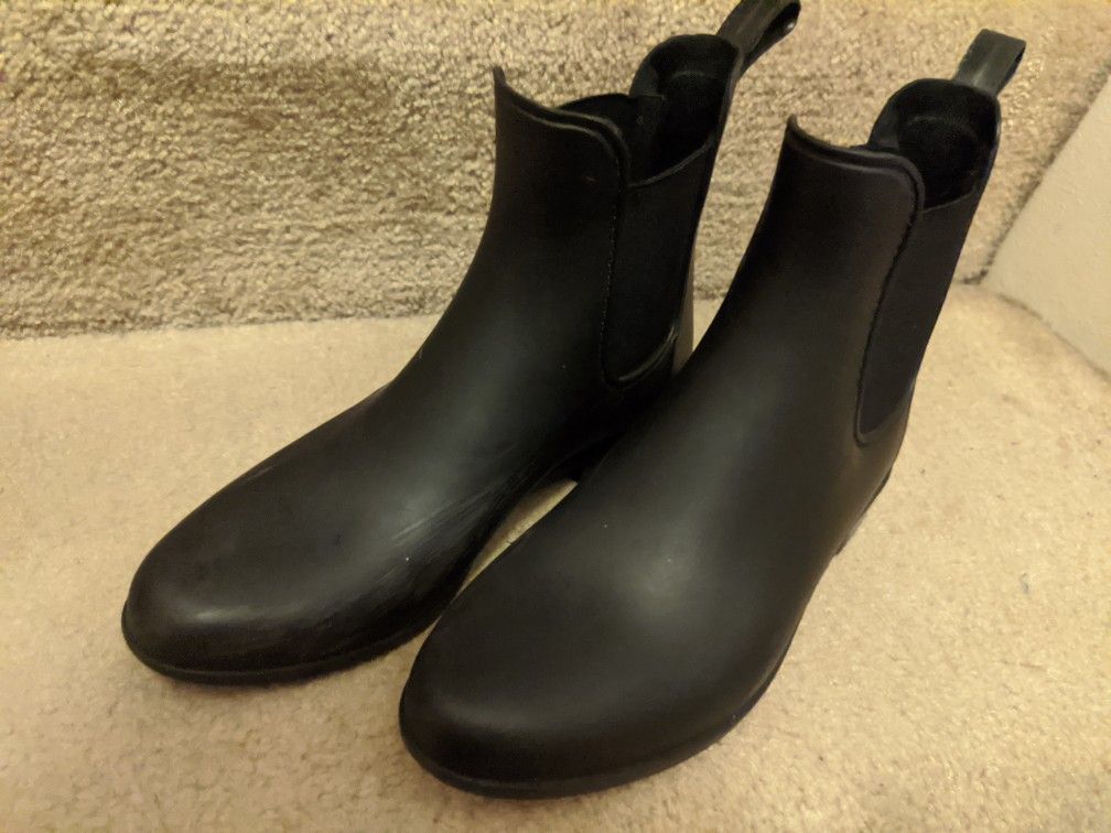 Rain boots size 6