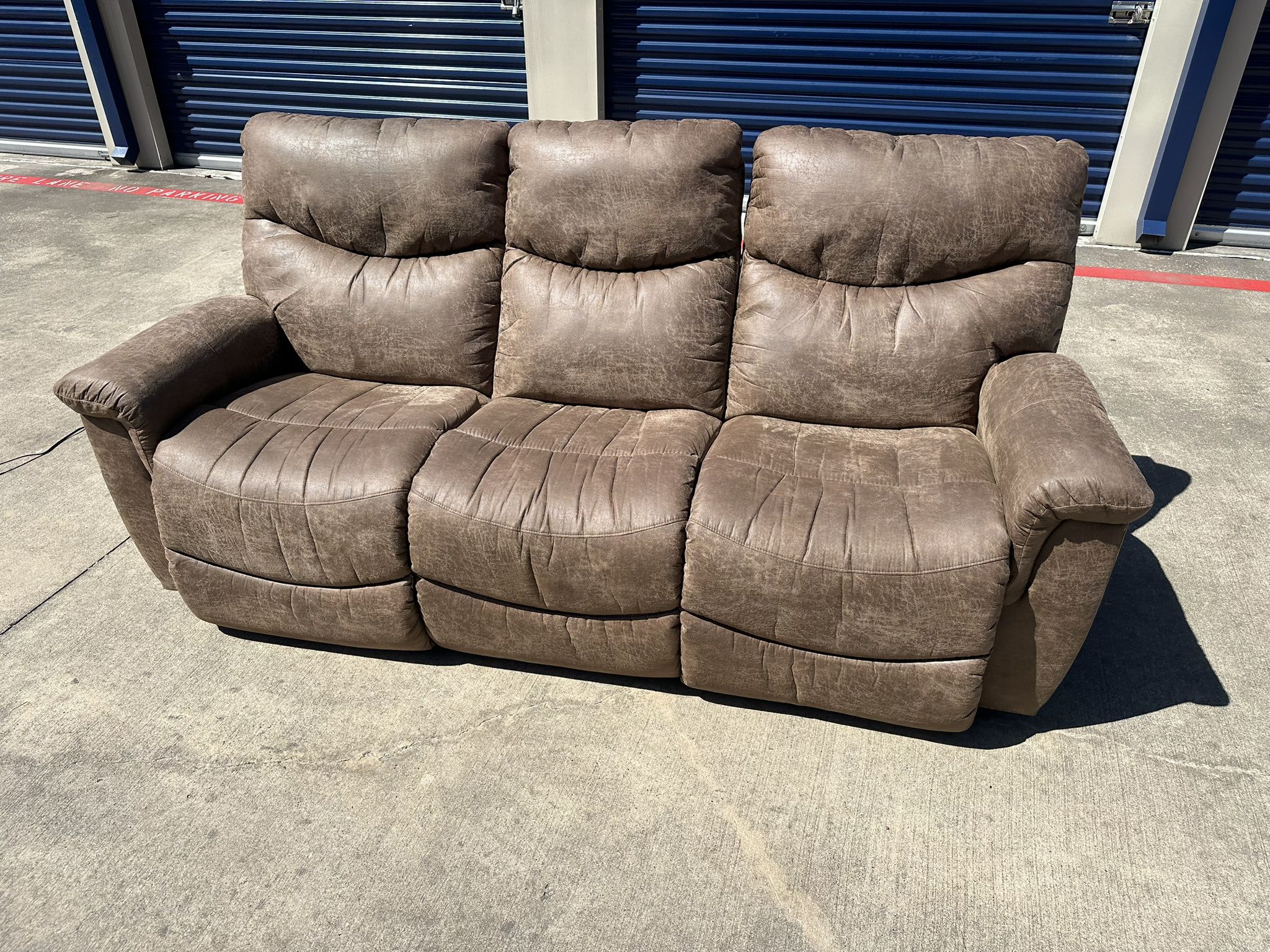 FREE DELIVERY 🚚 - Powered Reclining Couch