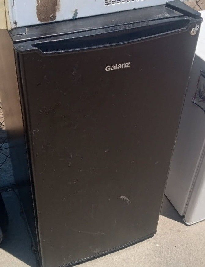 Galanz 3.3 Cu ft One Door Mini Fridge