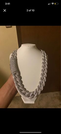 Beautiful heavy Iced out heavy Cuban link 22in chain new with box