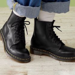 1460 Smooth Leather Lace Up Boots