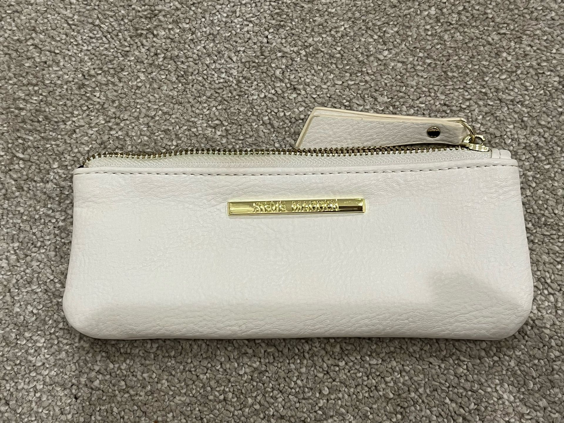 Steve Madden zipped wallet 