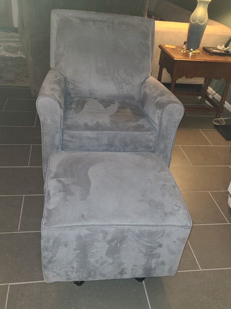 Rocker/Swivel  /Recline/Chair with Ottoman..