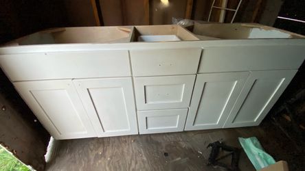 Price firm/ Doble sink vanity cabinet / used/ good condition / must pick up/ bring help
