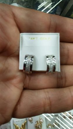 14K WHITE GOLD Earing 3.2 grams CZ