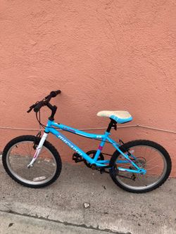 Bike for sale 6 speeds  20 inches tires ready to ride
