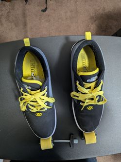 Men's size 11 Minions Heelies