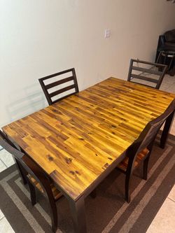 7-Piece Dining Room Set – Extendable Table, 4 Chairs + 2 Bar Stools – $600