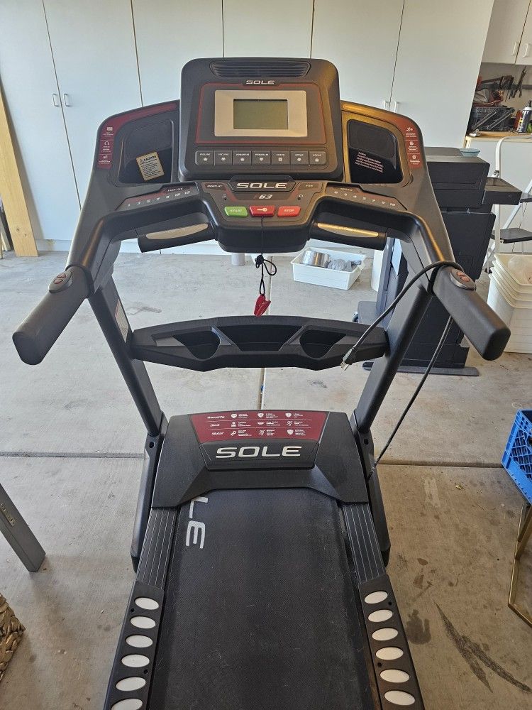 Sole treadmill f63