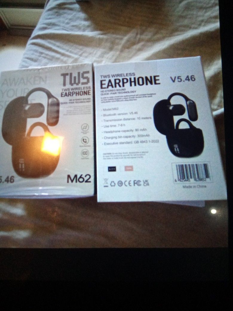 Bluetooth earbuds never Used