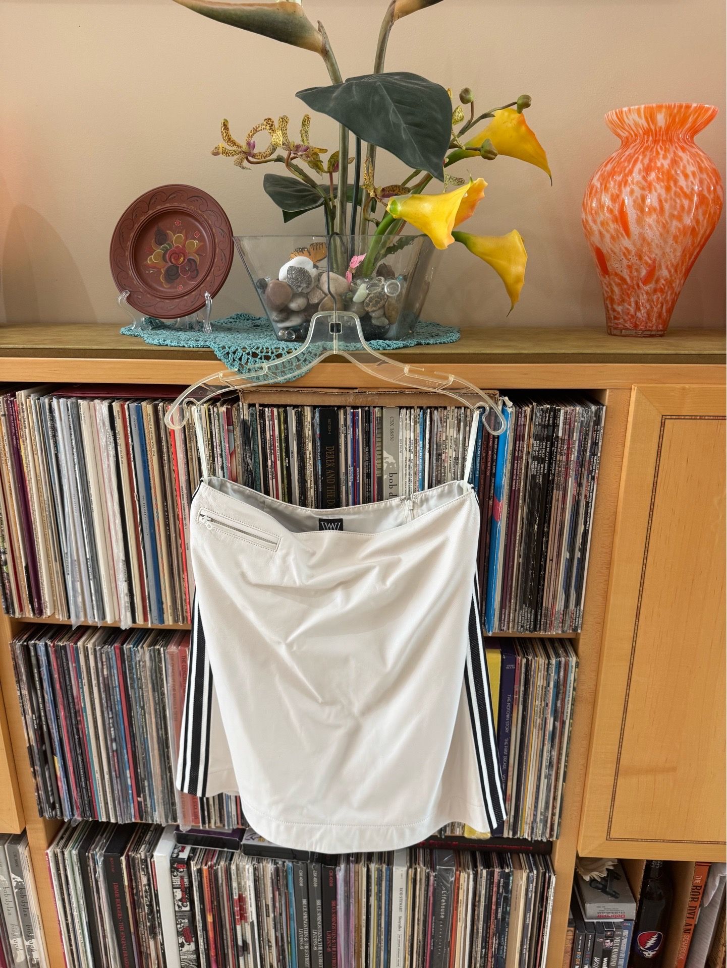 WORTH White Lined LAMBSKIN Leather skirt with Black sport stripes on sides, 8